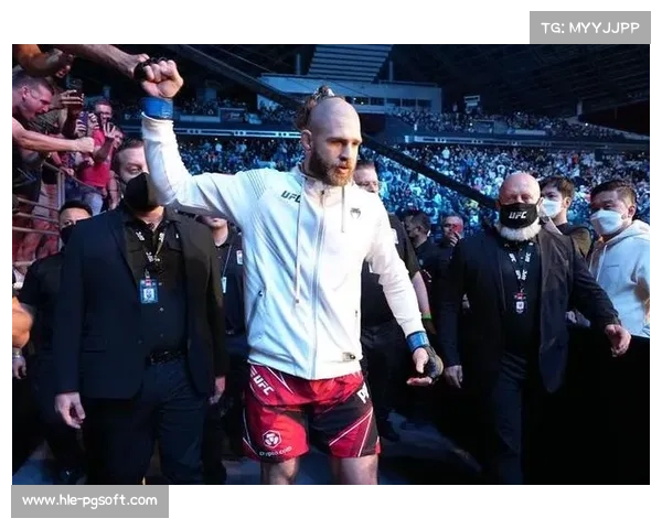 萨尔基尔德高扫绝杀对手 力夺UFC321最佳表现花红震撼全场